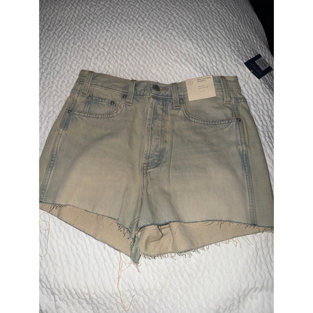 Universal Thread Womens High Rise Cut-Off Denim Shorts Light Wash Size 6 NWT